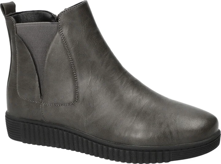 Easy Street Women's Wyatt Chelsea Boots