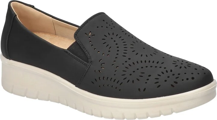 Easy Street Women's Ying Comfort Slip-On Flats