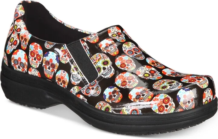 Easy Works by Easy Street Bind Slip-on Clogs