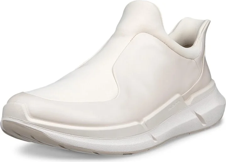 ECCO Women's Biom 2.2 Traveler Slip On Sneaker