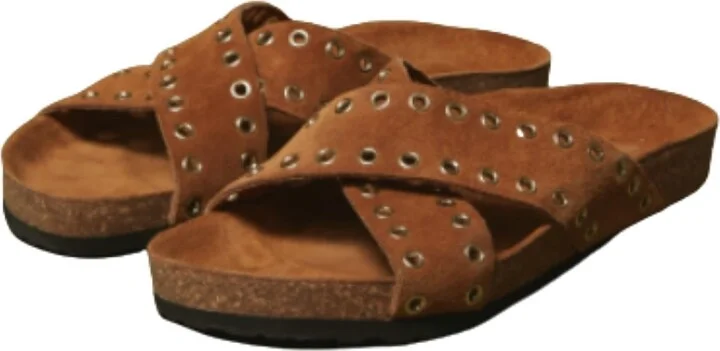 Edna Eyelet Sandal In Camel Suede
