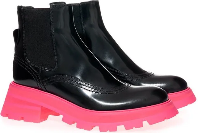 Elegant Black Leather Women's Boots - Image 3