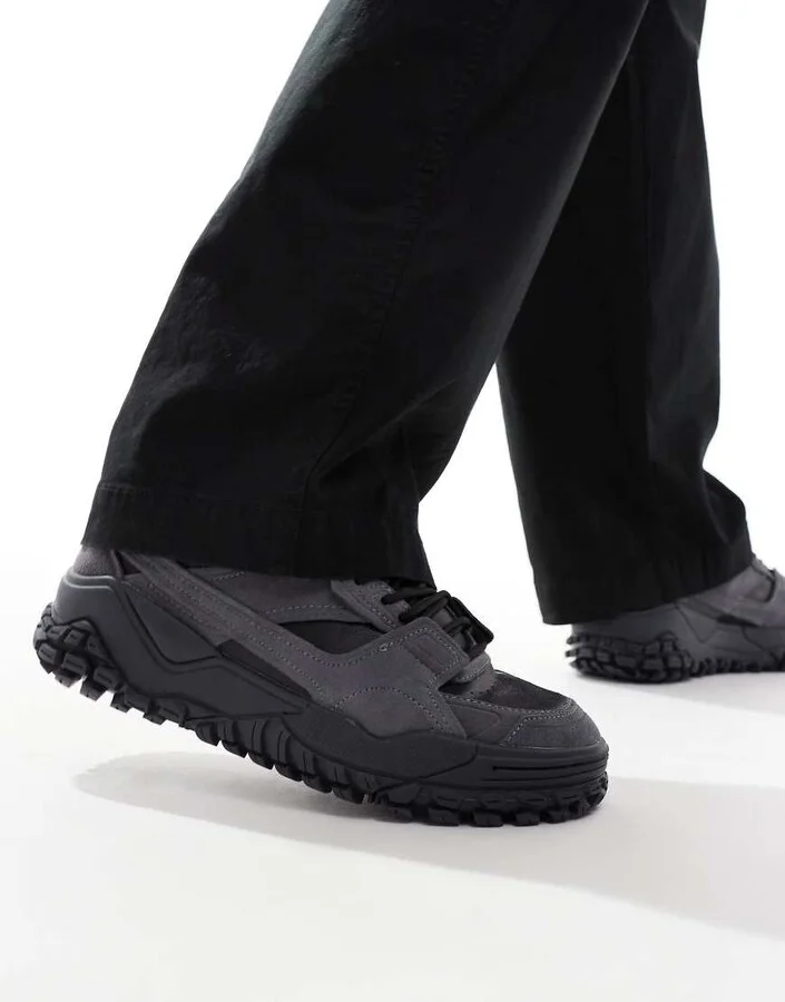 ellesse LSR Luxe sneakers in black