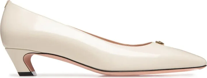 Emblem-plaque leather pumps