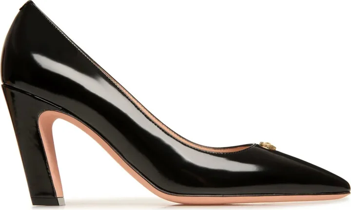 Emblem-plaque leather pumps