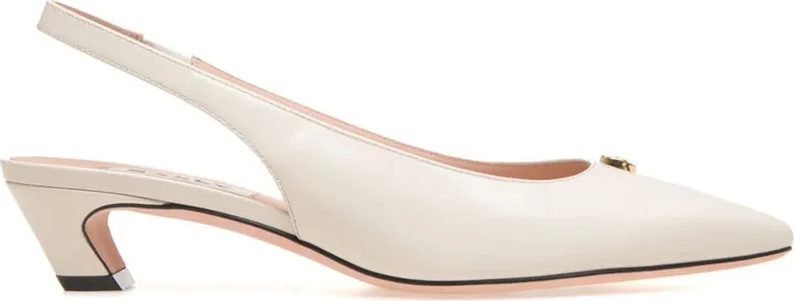 Emblem-plaque slingback leather pumps