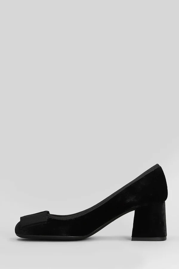 Ery Pumps In Black Velvet - Image 3