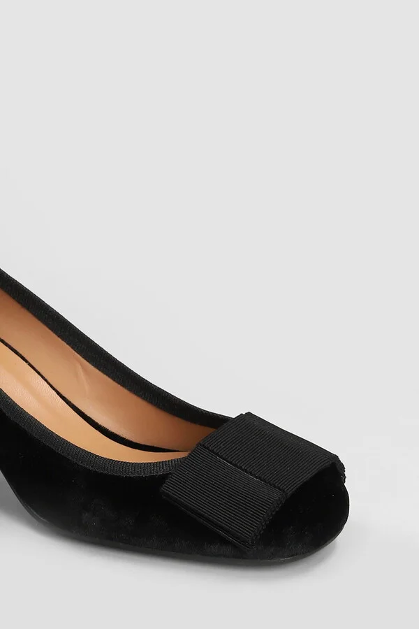 Ery Pumps In Black Velvet - Image 5