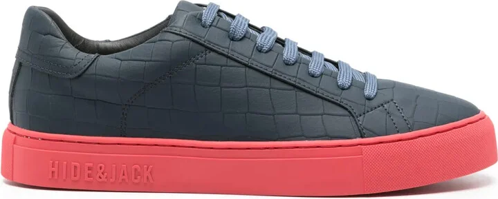 Essence Croco sneakers