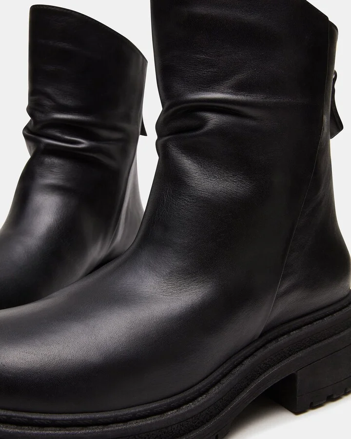 Essential Black Leather - Image 3