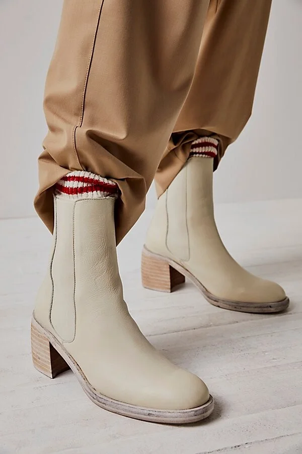 Essential Chelsea Boots - Image 3