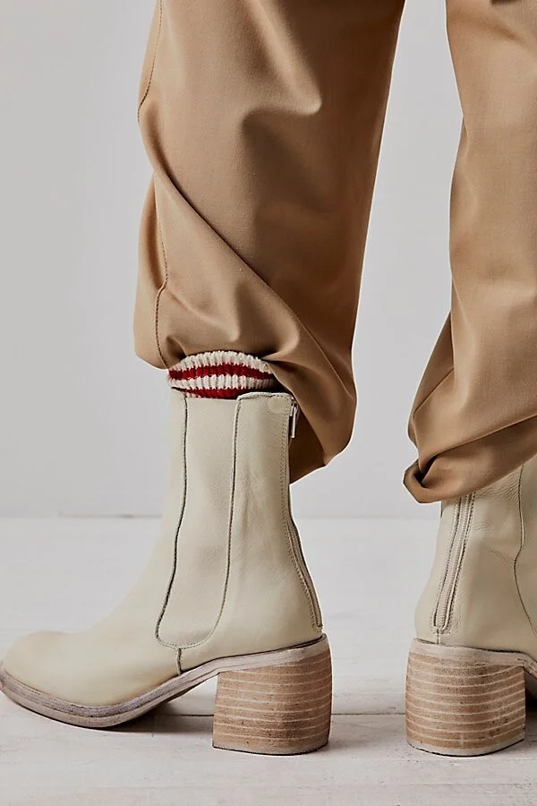 Essential Chelsea Boots - Image 4