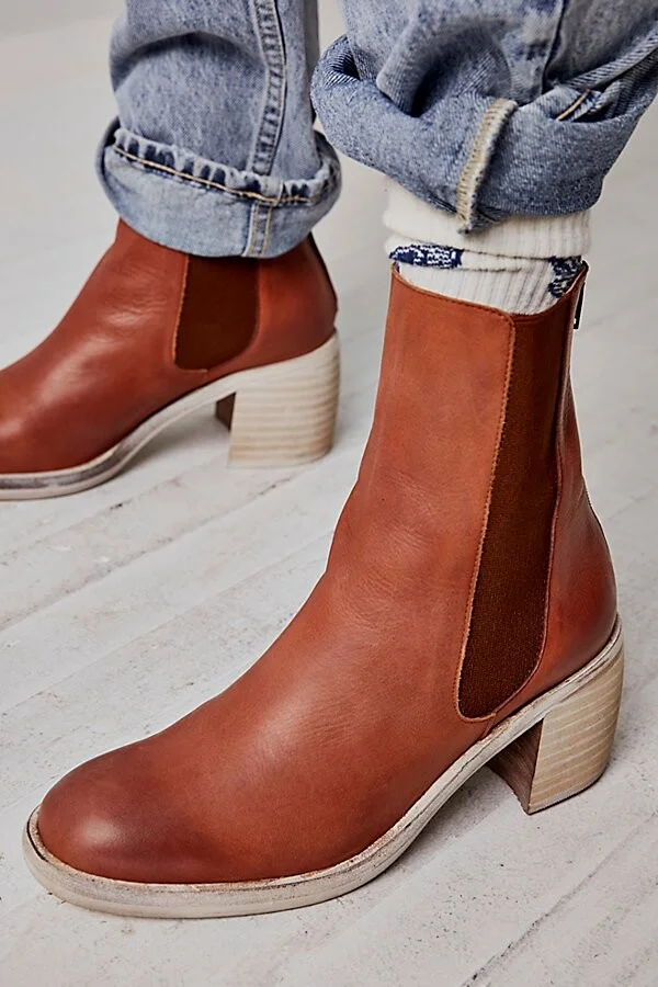 Essential Chelsea Boots - Image 2