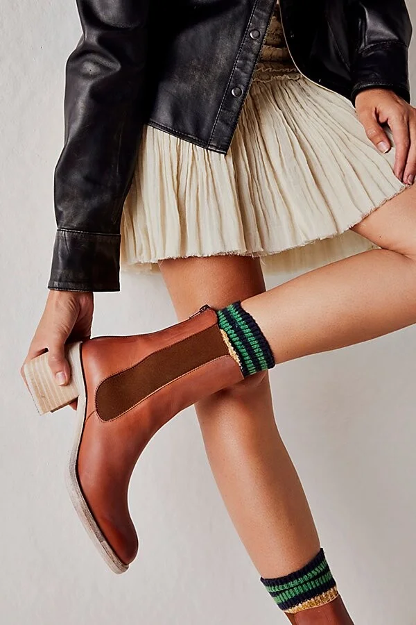 Essential Chelsea Boots - Image 4
