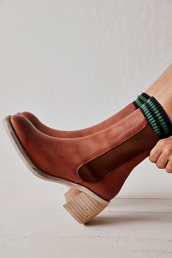 Essential Chelsea Boots - Image 5