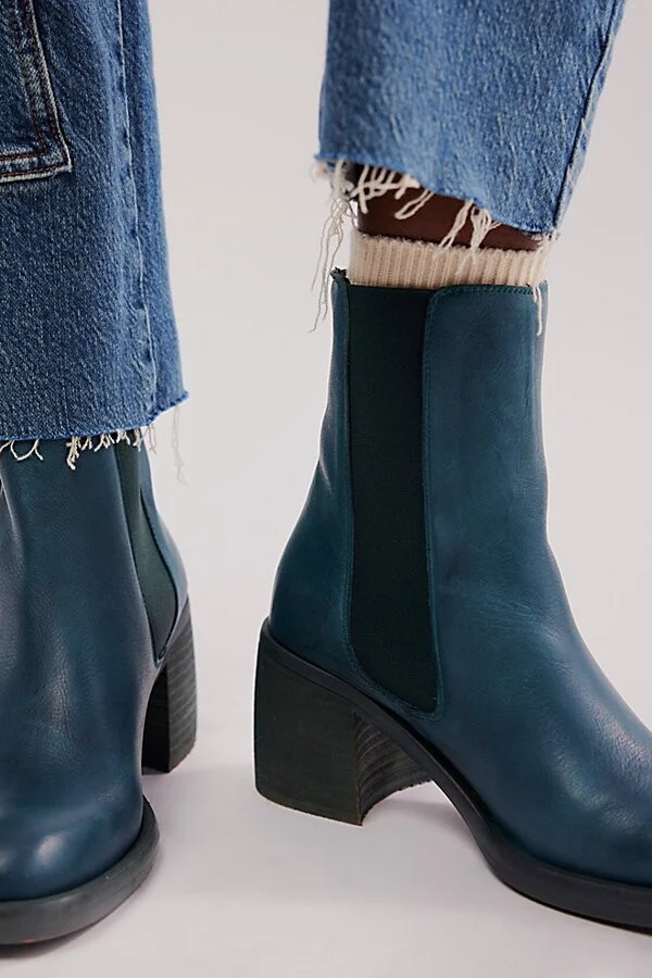 Essential Chelsea Boots - Image 2