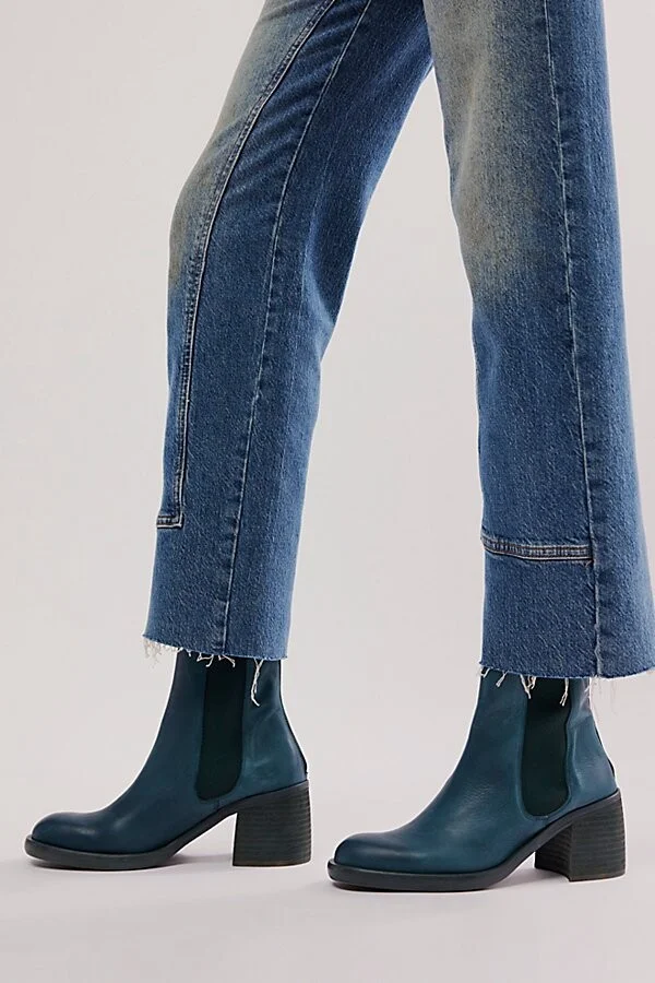 Essential Chelsea Boots - Image 3