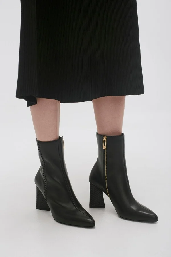 Ether Whipstitch Short Boot In Colour Black Size 35 - Image 2