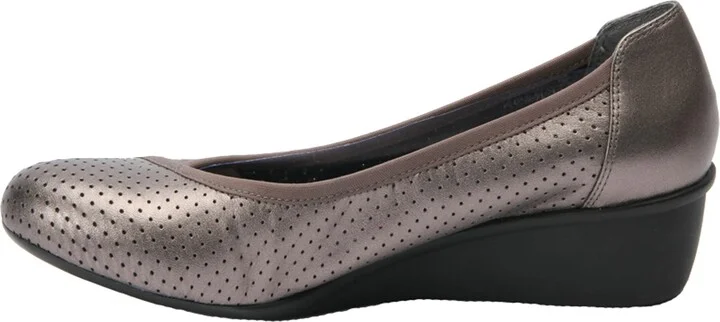 Evelyn Perforated Wedge Pump - Image 9