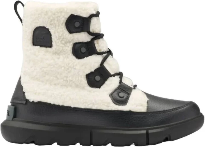 Explorer Ii Joan Cozy Boot In Black, Sea Salt