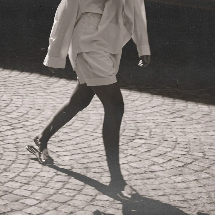Fanny Sandals, Silver Leather - Image 4