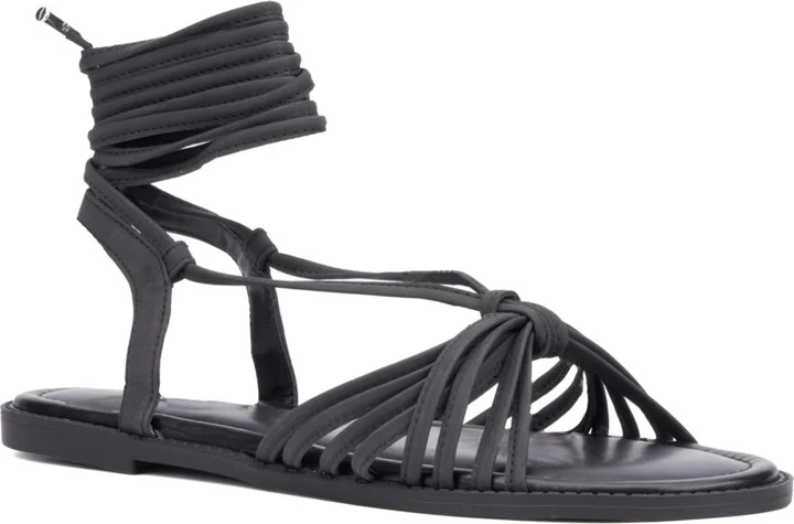 Fashion To Figure Women's Daria Strappy Flat Sandal - Wide Width