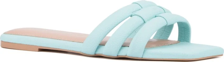 Fashion To Figure Women's Gaiana Flat Sandal - Wide Width