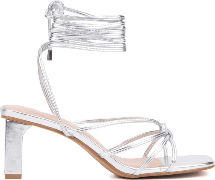 Fashion To Figure Women's Lana Wide Width Heels Sandals - Image 4