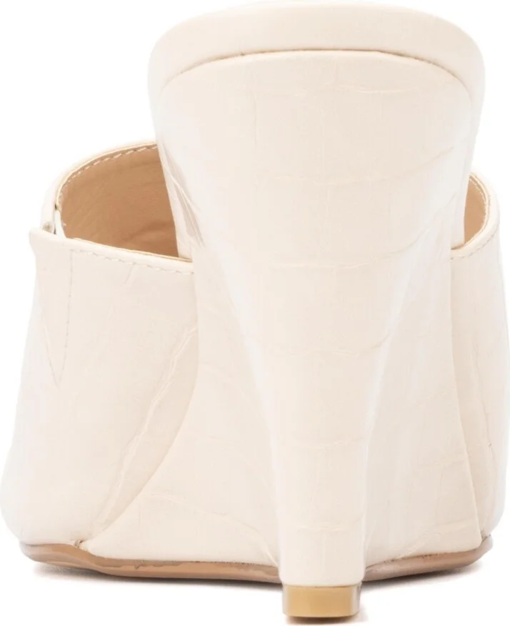Fashion To Figure Women's Raina Wide Width Heels Mule - Image 2