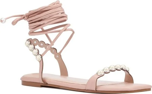 Fashion To Figure Women's Sammie Flat Sandal - Wide Width - NUDE,