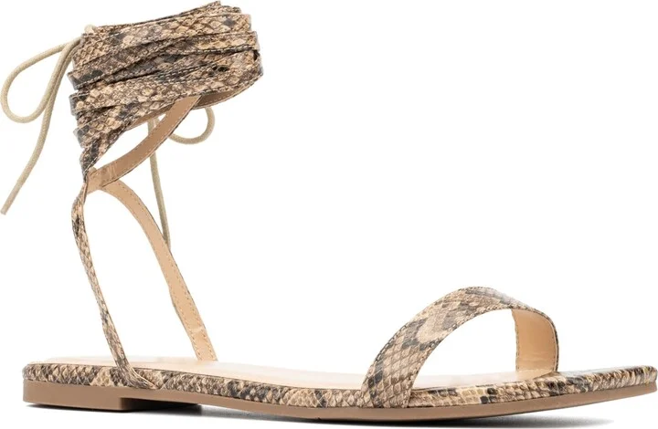 Fashion To Figure Women's Zelia Wide Width Flats Sandals