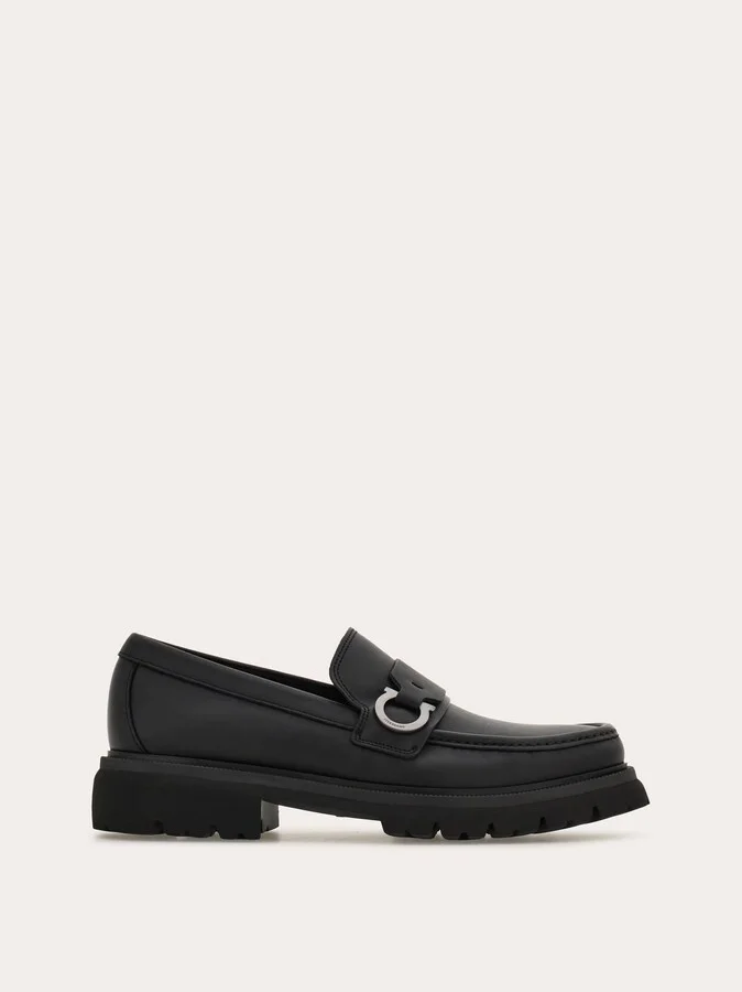 Ferragamo Men Loafer with Gancini ornament Black