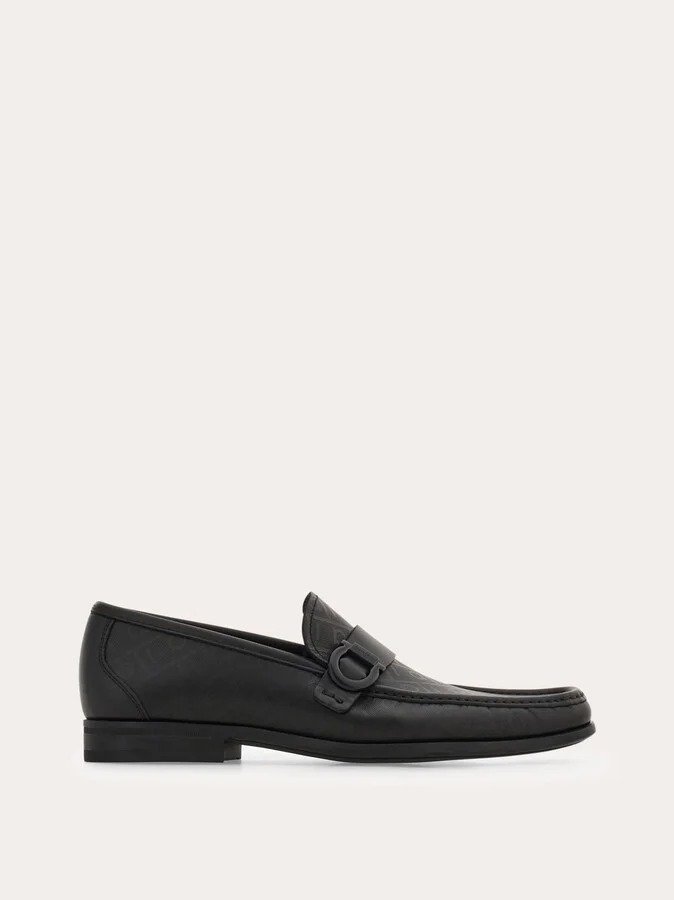Ferragamo Men Loafer with Gancini ornament Black