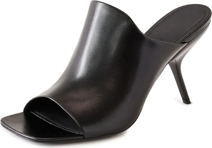 FERRAGAMO The Eva Pumps