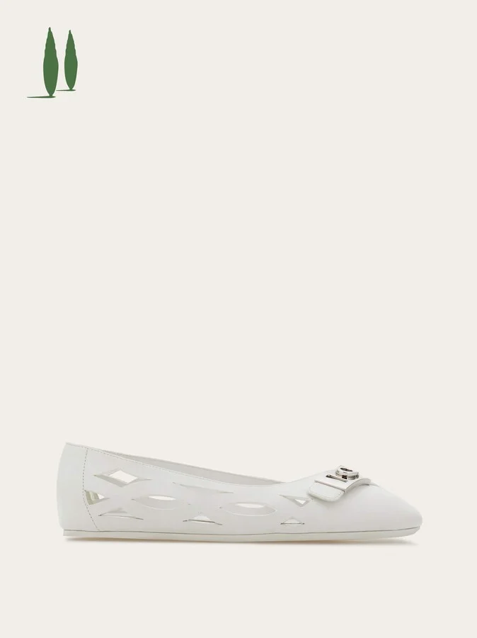 Ferragamo Women Back to Earth - Hug buckle ballet flat White