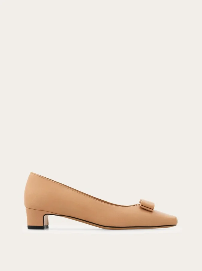 Ferragamo Women Iconic bow pump Beige