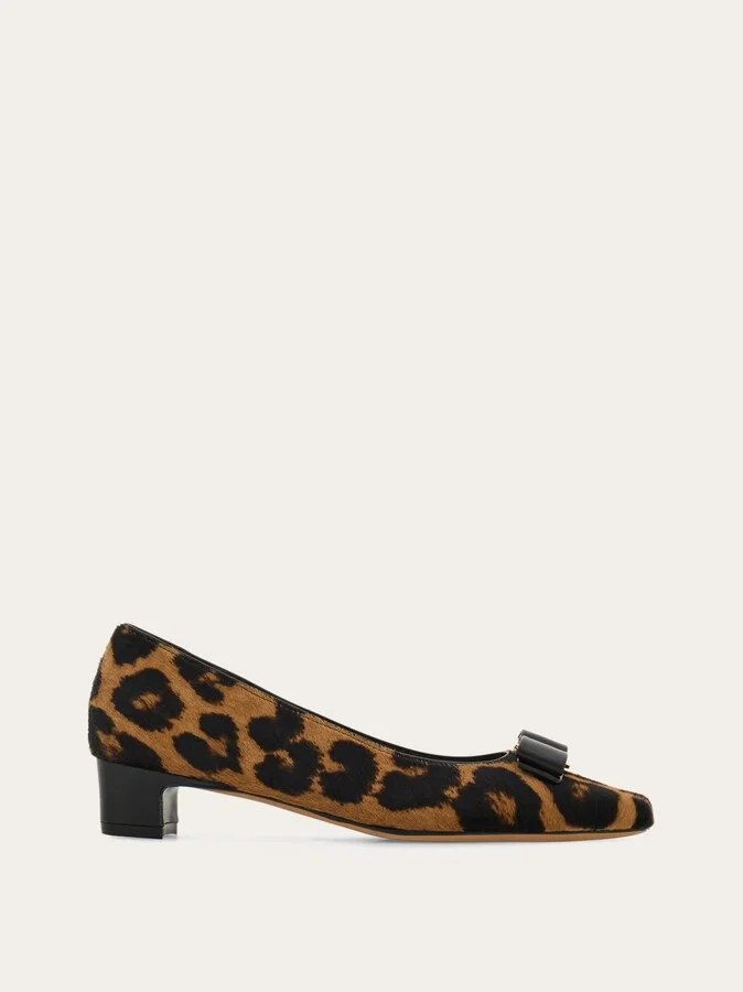 Ferragamo Women Iconic bow pump Beige