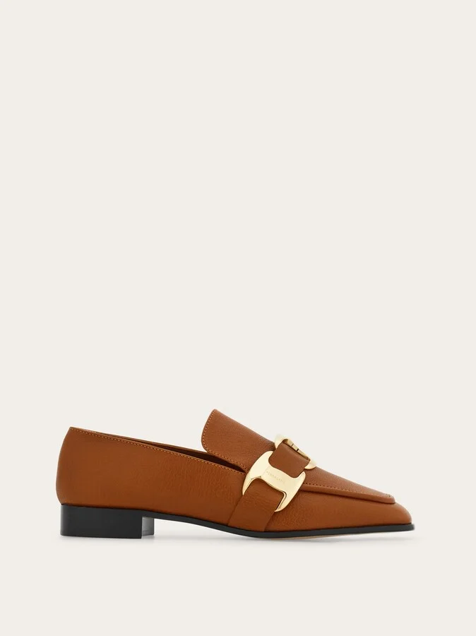 Ferragamo Women Maxi Vara plate loafer Beige