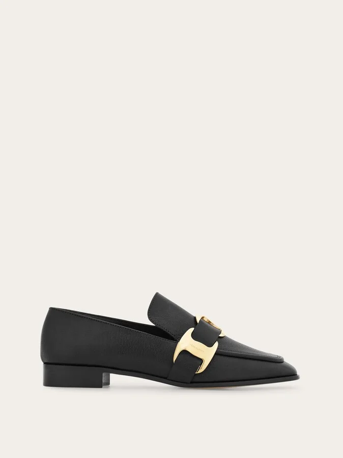 Ferragamo Women Maxi Vara plate loafer Black