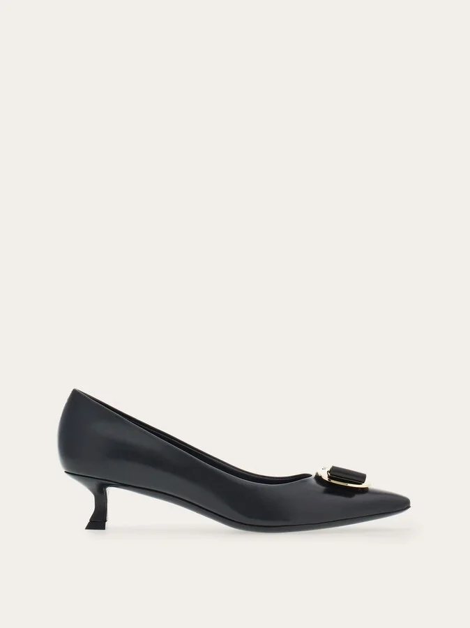 Ferragamo Women New Vara plate low heel pump Black
