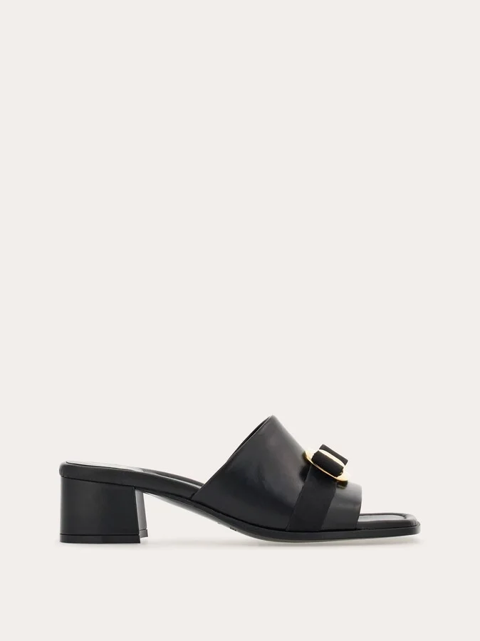 Ferragamo Women New Vara plate slide Black