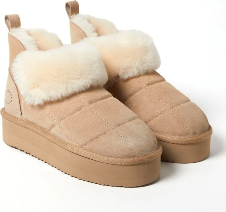 Fireside by Dearfoams Women's Bayswater Genuine Shearling Quilted Platform Bootie - Image 10