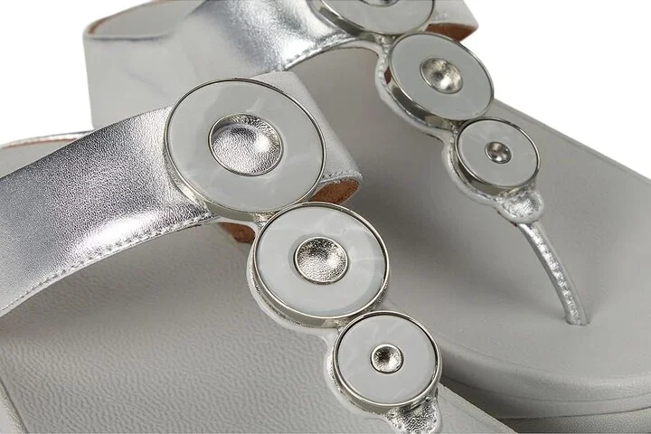 FitFlop Fino Resin-Hoop Leather Toe-Post Sandals Women's Sandals Silver : 7 M (B) - Image 7