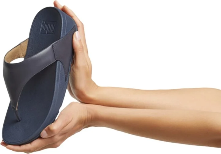 FitFlop Lulu Leather Toepost Flip-Flop Sandals - Image 3