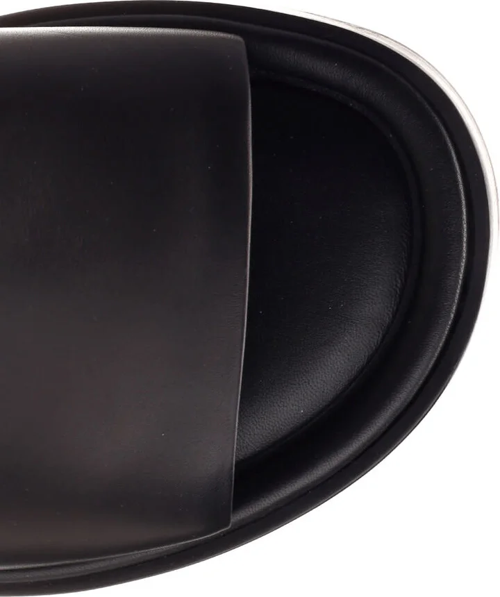 Flat Sandal In Black Leather - Image 4