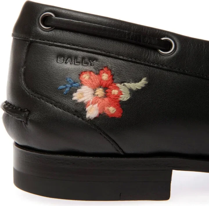Floral-Embroidered Mocassin - Image 5