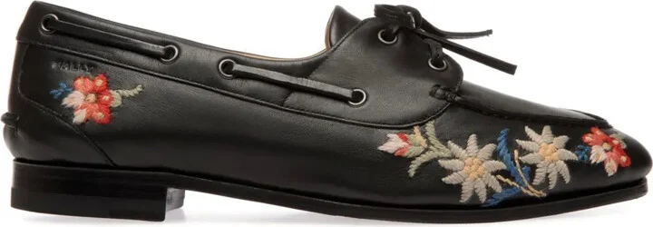 Floral-Embroidered Mocassin