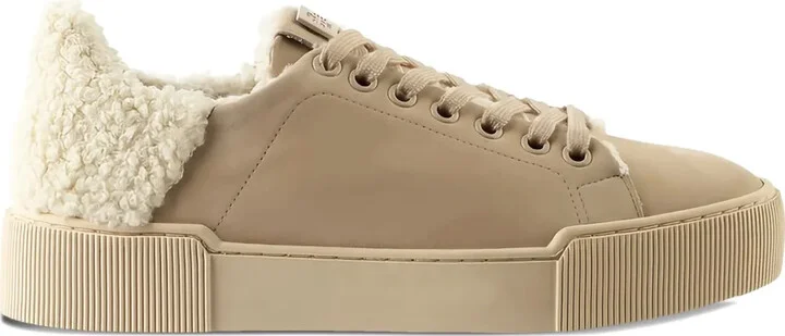 Fluffy lace-up sneakers