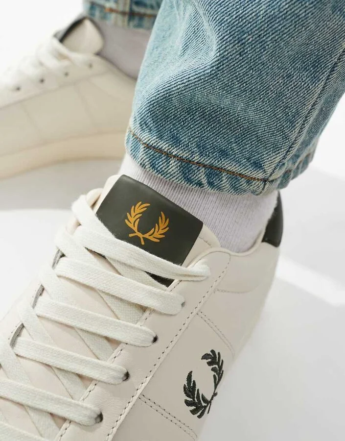 Fred Perry spencer leather sneakers in off white and gray - Image 4