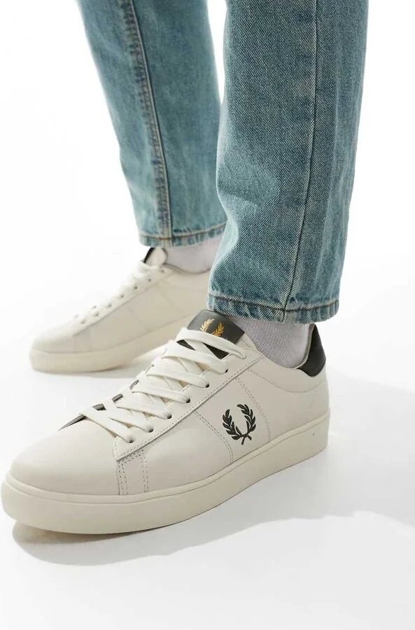 Fred Perry spencer leather sneakers in off white and gray